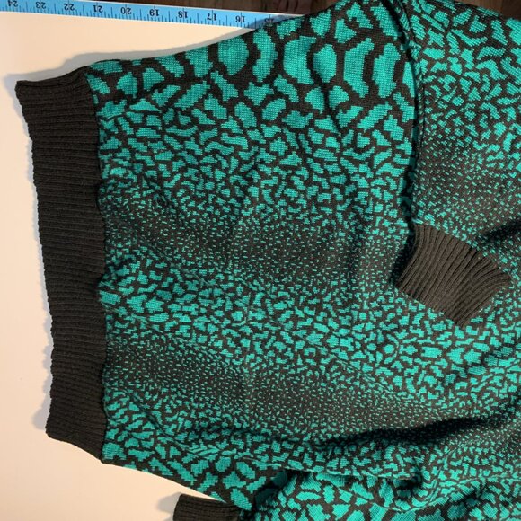 Golden Spider Vintage Sweater – Size Medium - Picture 6 of 7